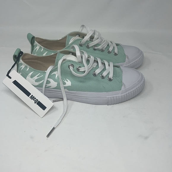 NWT McQ Alexander McQueen Swallow Swarm Bird Mint Low Top Sneakers Sz 39 or US 8 - Picture 3 of 8